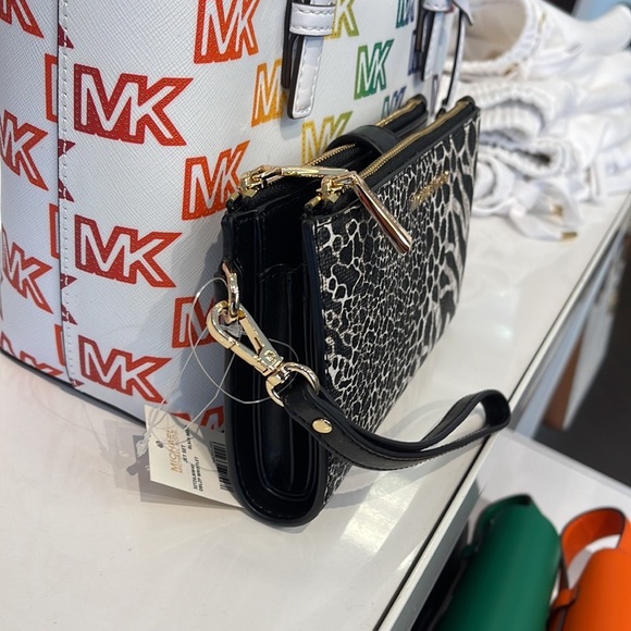 MICHAEL KORS LARGE DOUBLE ZIP WRISTLET WALLET PHONE CASE CLUTCH
Black Multi - Picture 3 of 16